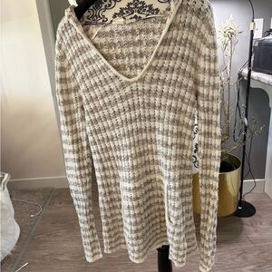 ROXY⭐️- Cream and Brown V-Neck Sweater 4 For $25
